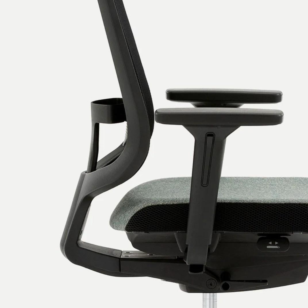 Freeflex Mesh Task Chair With Black Components